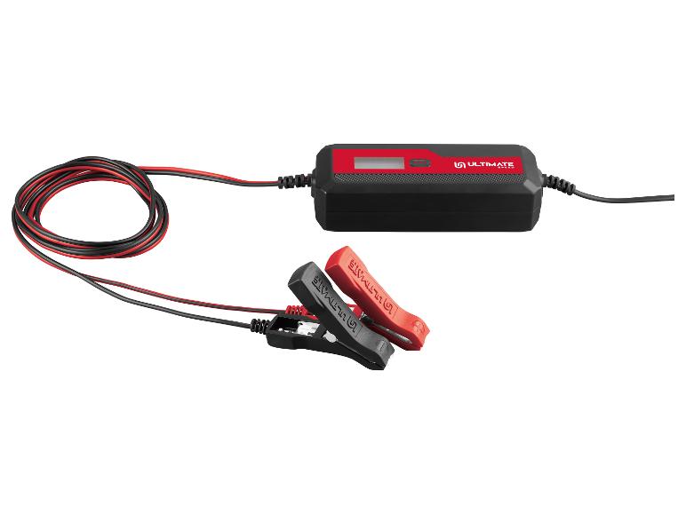 Chargeur de batterie Ultimate Speed avec pinces rouges et noires.