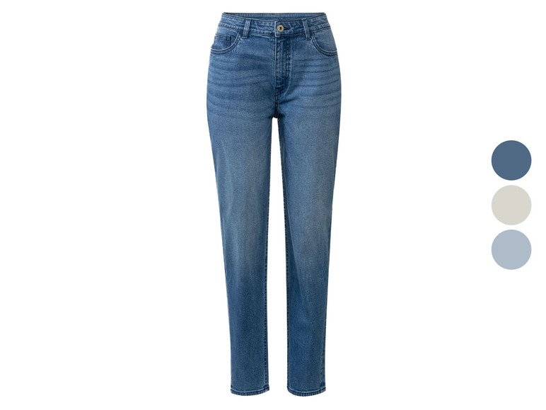 Un jean bleu pour femme.