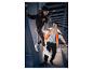 Jogger fonctionnel CRIVIT pour homme et vêtements de sport pour femme en milieu urbain.