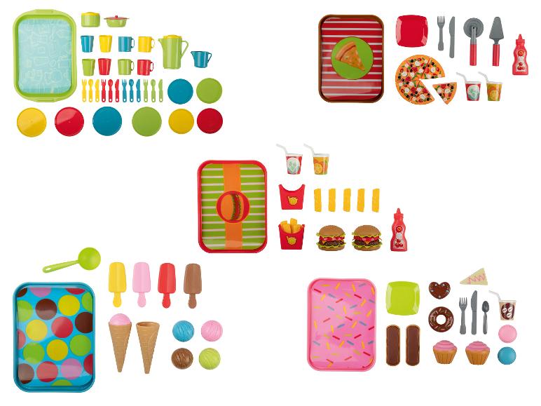 Jeu de cuisine avec vaisselle, nourriture et accessoires pour préparer des pizzas, des hamburgers, des glaces et autres en-cas.