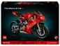 Modèle de moto LEGO Technic Ducati Panigale V4 R rouge sur fond noir.