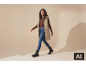 Femme portant un long gilet beige, un pull marron, un jean et des bottes noires