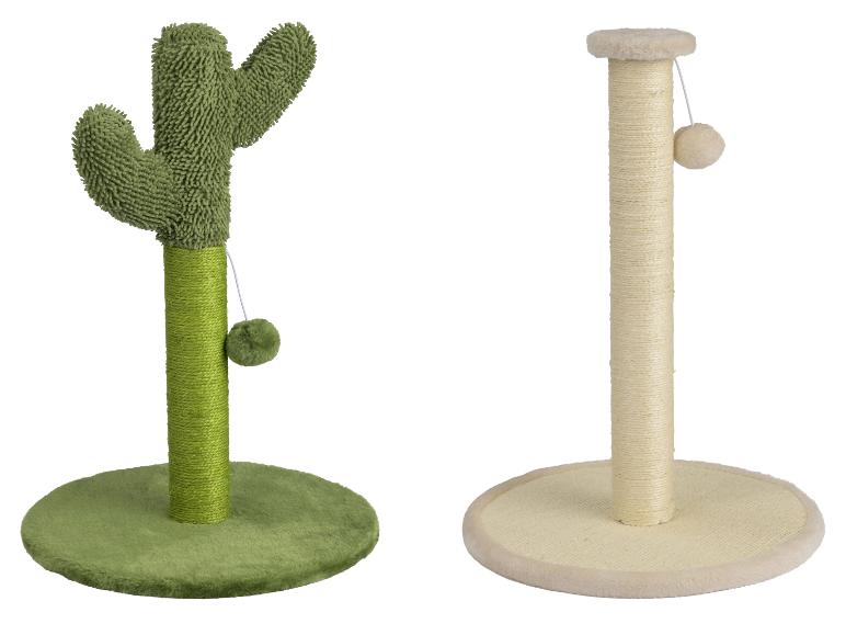 Deux arbres à chat : un vert cactus et un beige.