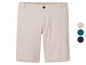 Short beige pour homme.