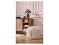 Pouf rembourré élégant LIVARNO home dans un intérieur moderne.