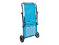 Chaise pliante bleue avec roues, idéale pour la plage ou le camping.