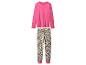 Un ensemble de pyjama avec un haut rose à manches longues et un pantalon imprimé léopard.