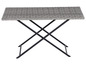 Une petite table avec un plateau en rotin et un piétement en métal noir.