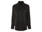 Une chemise en satin noire à manches longues.
