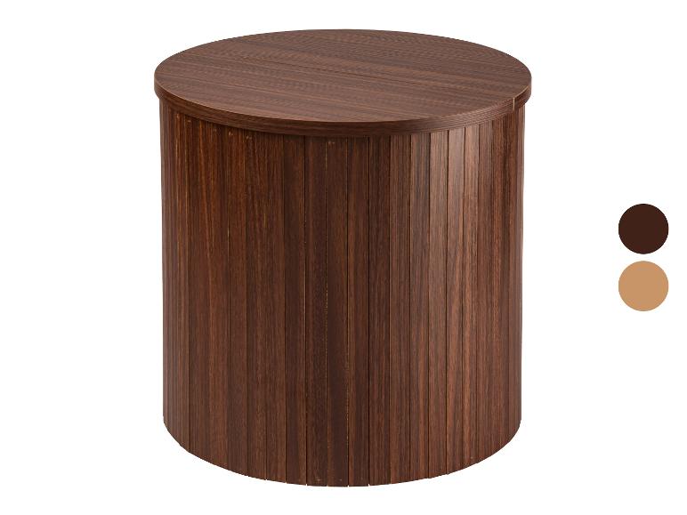 Table d'appoint ronde en bois foncé avec lattes verticales et plateau assorti.