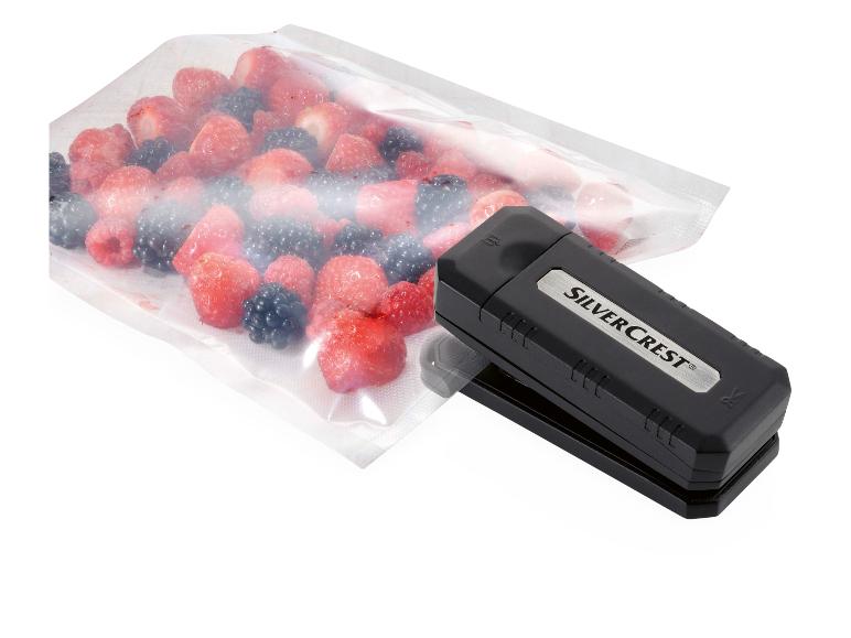 Sacs de congélation avec des fraises et framboises, scelleuse SilverCrest.