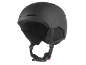 Casque de ski noir mat avec logo discret, jugulaire et rembourrage intérieur.