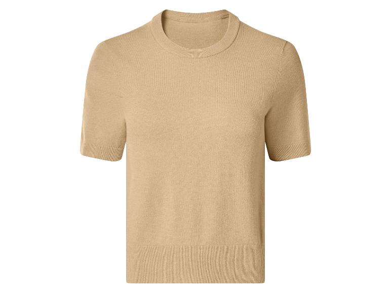 Pull en maille beige à manches courtes et col rond.