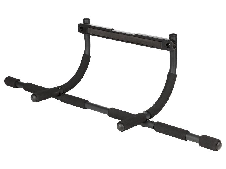 Barre de traction noire pour porte avec poignées en mousse.