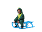 Enfant en costume de dinosaure assis sur une luge en bois bleue.
