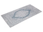 Tapis bleu avec un motif damassé blanc.