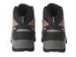Chaussures de randonnée noires avec des inserts marrons.