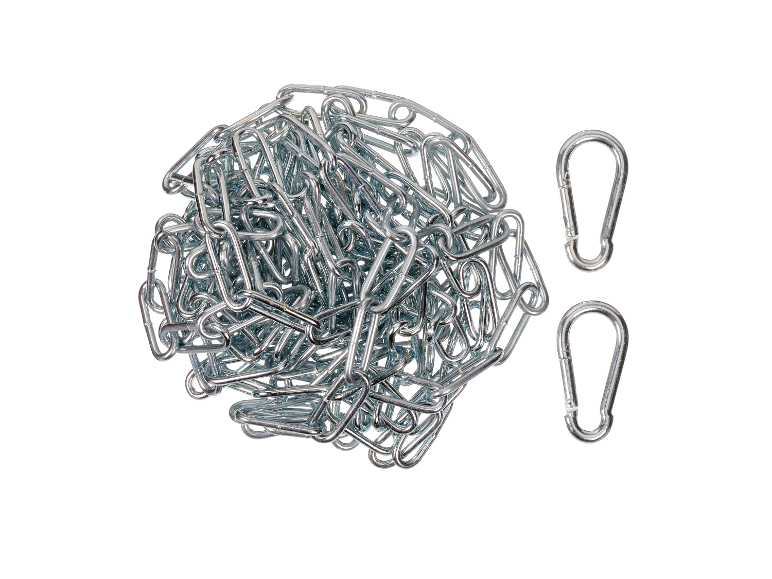 Un tas de chaînes métalliques et deux mousquetons.