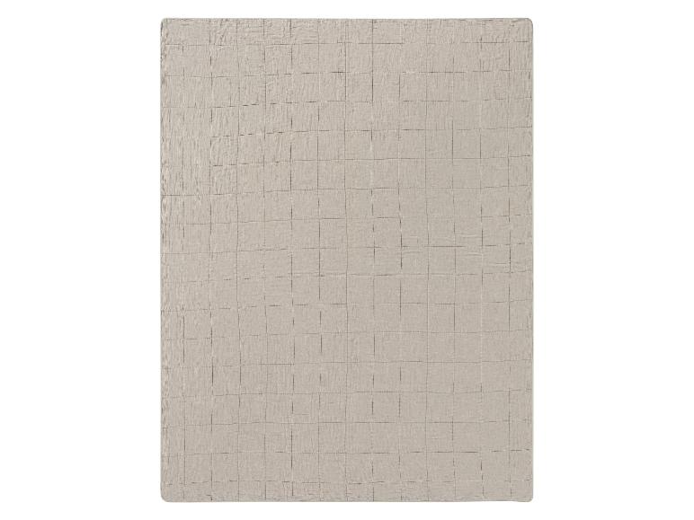 Couverture beige à carreaux, style minimaliste.