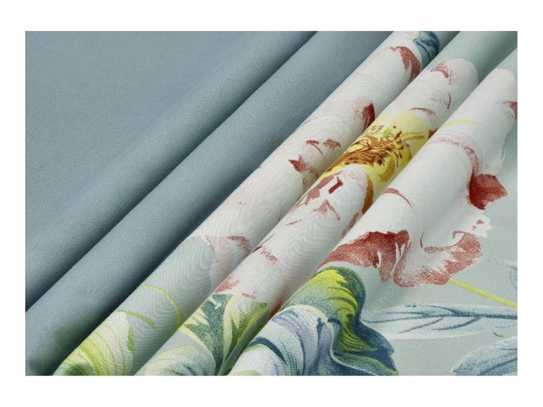 Tissu floral et uni dans les tons bleus et verts