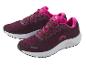 Deux paires de chaussures de course burgundy et rose.