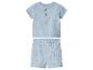Ensemble bébé bleu avec chemise à manches courtes et short à poches.