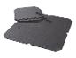 Tapis de sol en mousse gris foncé, empilés et étalés.