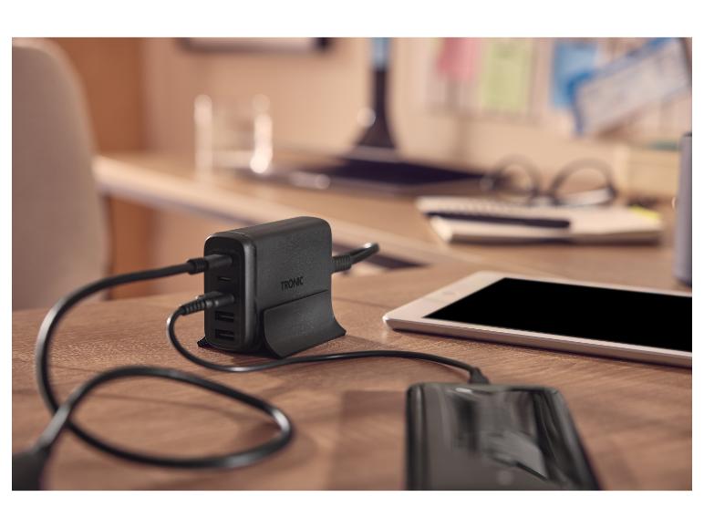 Station de charge USB TRONIC® sur un bureau avec des appareils branchés.