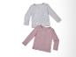 Deux t-shirts à manches longues unis, un gris et un rose.