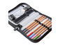 Une trousse à crayons ouverte avec des crayons de couleur, une règle, une équerre et une gomme.