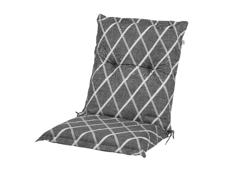Un coussin gris pour chaise ou canapé avec un motif à carreaux blancs et gris.