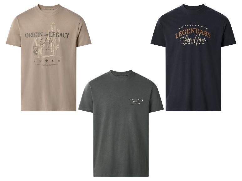 Trois t-shirts pour hommes : beige avec imprimé 'Origin and Legacy Club', gris foncé avec 'Life Begins' et bleu marine avec 'Legendary Yee Haw'.