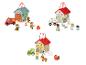 Jouets en bois : caserne de pompiers, hôpital et ferme avec véhicules et figurines.