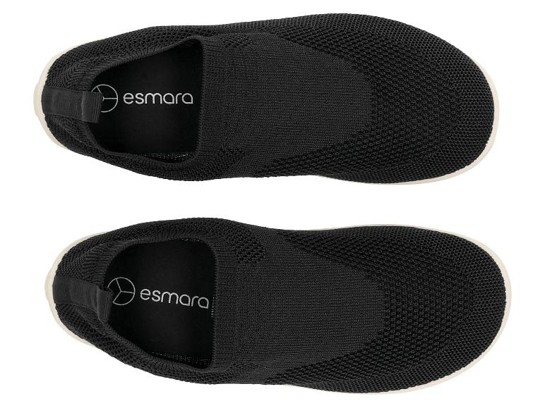 Paire de chaussures slip-on noires tricotées à semelles blanches, vues du dessus.