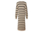 Robe longue à rayures beiges et noires.