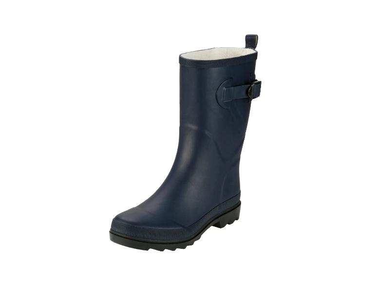 Botte en caoutchouc bleu foncé mi-mollet avec boucle sur fond blanc.