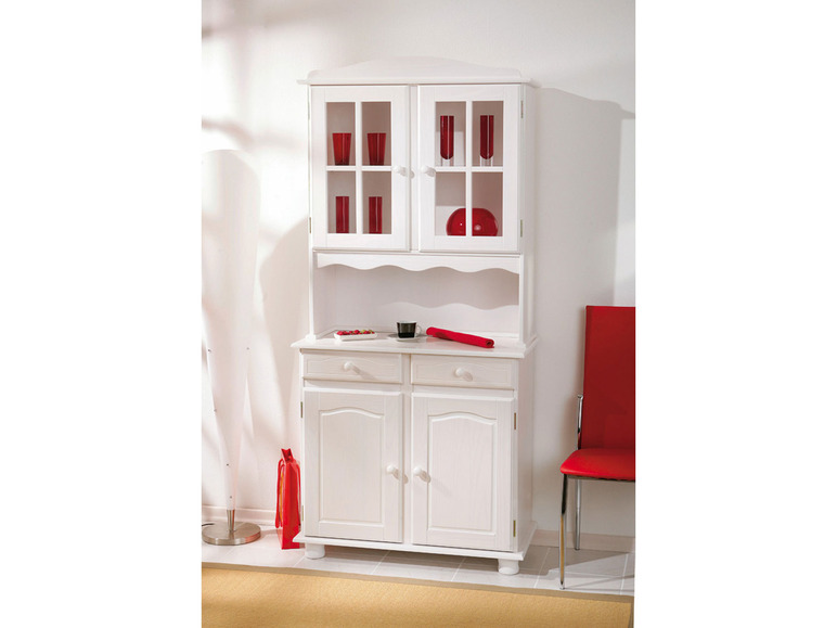 Un buffet blanc avec vitrine
