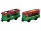 Deux wagons de train jouets verts et rouges