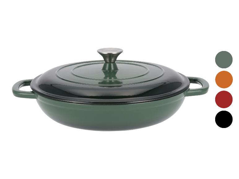 Une casserole verte avec un couvercle.