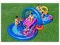 Piscine gonflable avec toboggan et jeux aquatiques pour enfants, thème océanique.