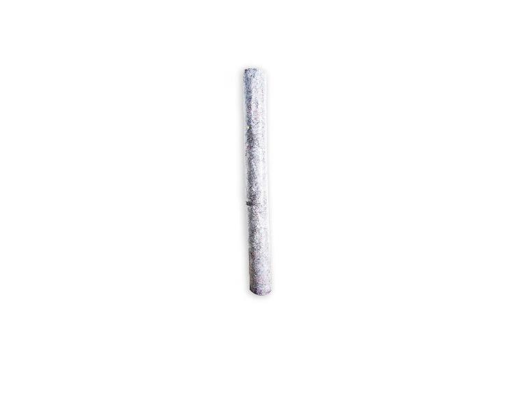 Rouleau d'isolant en feutre gris avec des fibres colorées