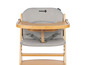 Une chaise haute Safety 1st grise avec une structure en bois.