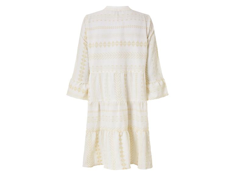 Robe longue blanche à imprimé géométrique beige.