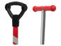 Une trottinette rouge et grise avec un guidon en forme de T