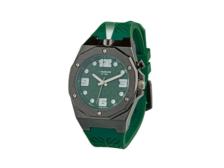 Montre pour homme avec cadran et bracelet vert foncé, chiffres et aiguilles proéminents.