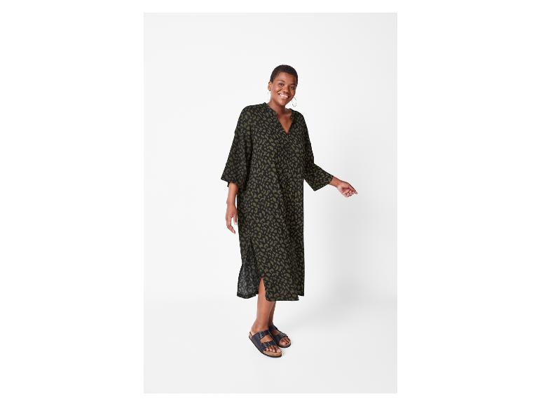 Robe longue d'été à imprimé léopard pour femme.