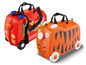 Deux valises pour enfants, une rouge de camion de pompiers et une orange de tigre.
