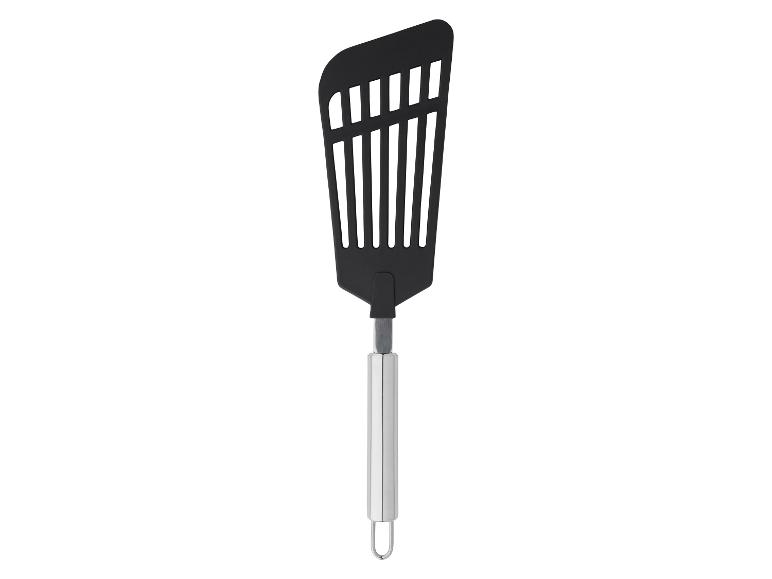 Une spatule noire avec un manche en métal.