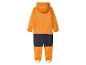 Une combinaison orange à capuche pour enfant