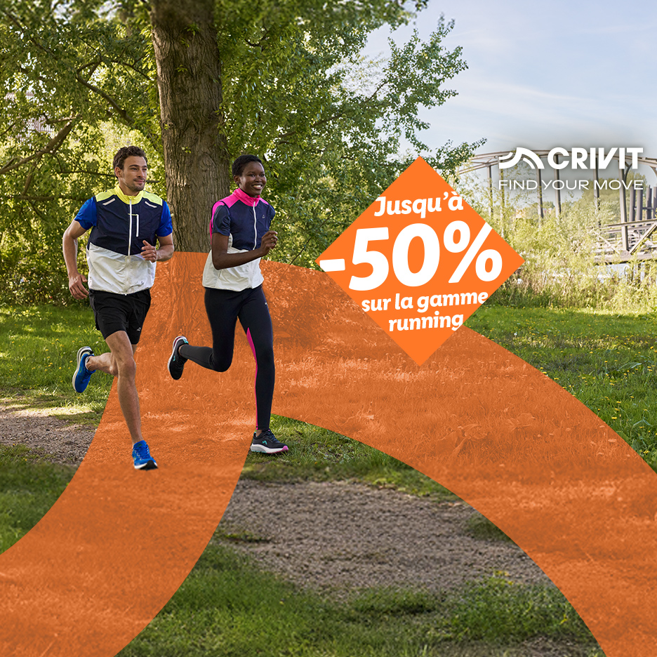 Deux personnes courent sur un sentier, avec une offre de -50% sur la gamme running Crivit.